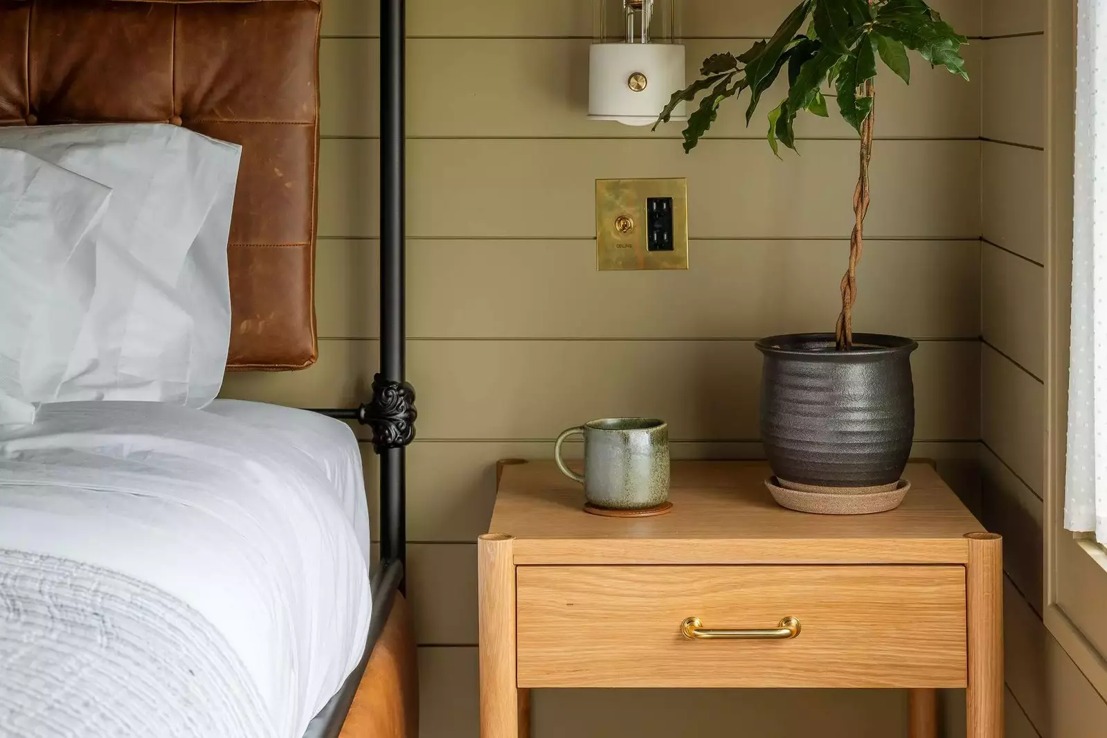 Newberg offers abundant activities such as wine tasting, live music, stand up comedy, festivals, parades, karaoke, historic tours, and more!