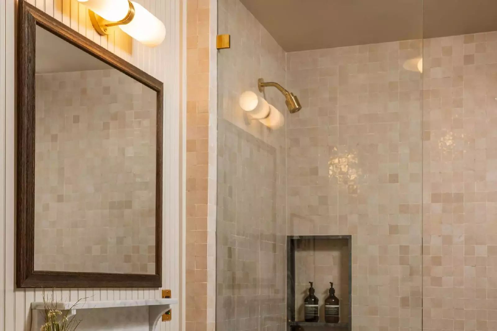 Another immaculate shower with excellent water pressure.