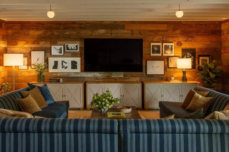 Watch you favorite movies, shows, and sports on this smart tv.