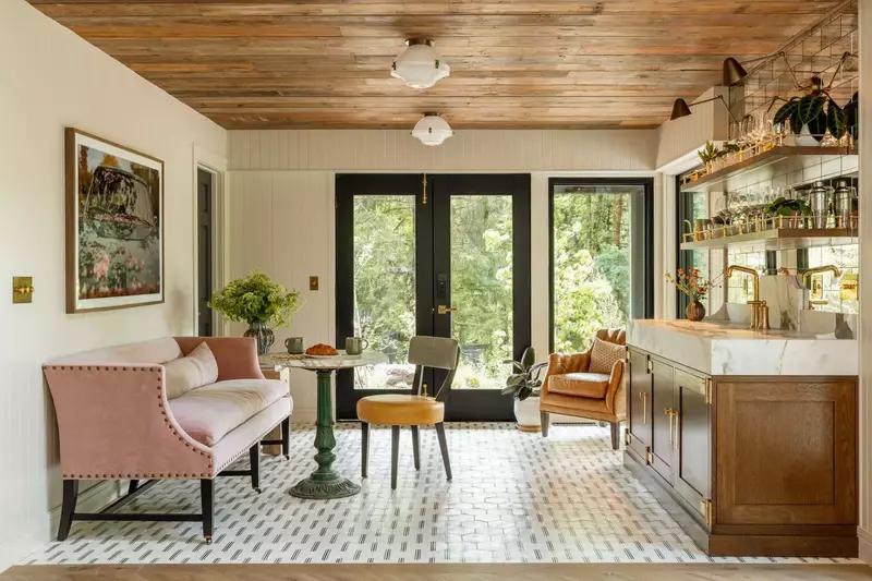 The additional lounge area in the Fern Lodge has exceptional decor.