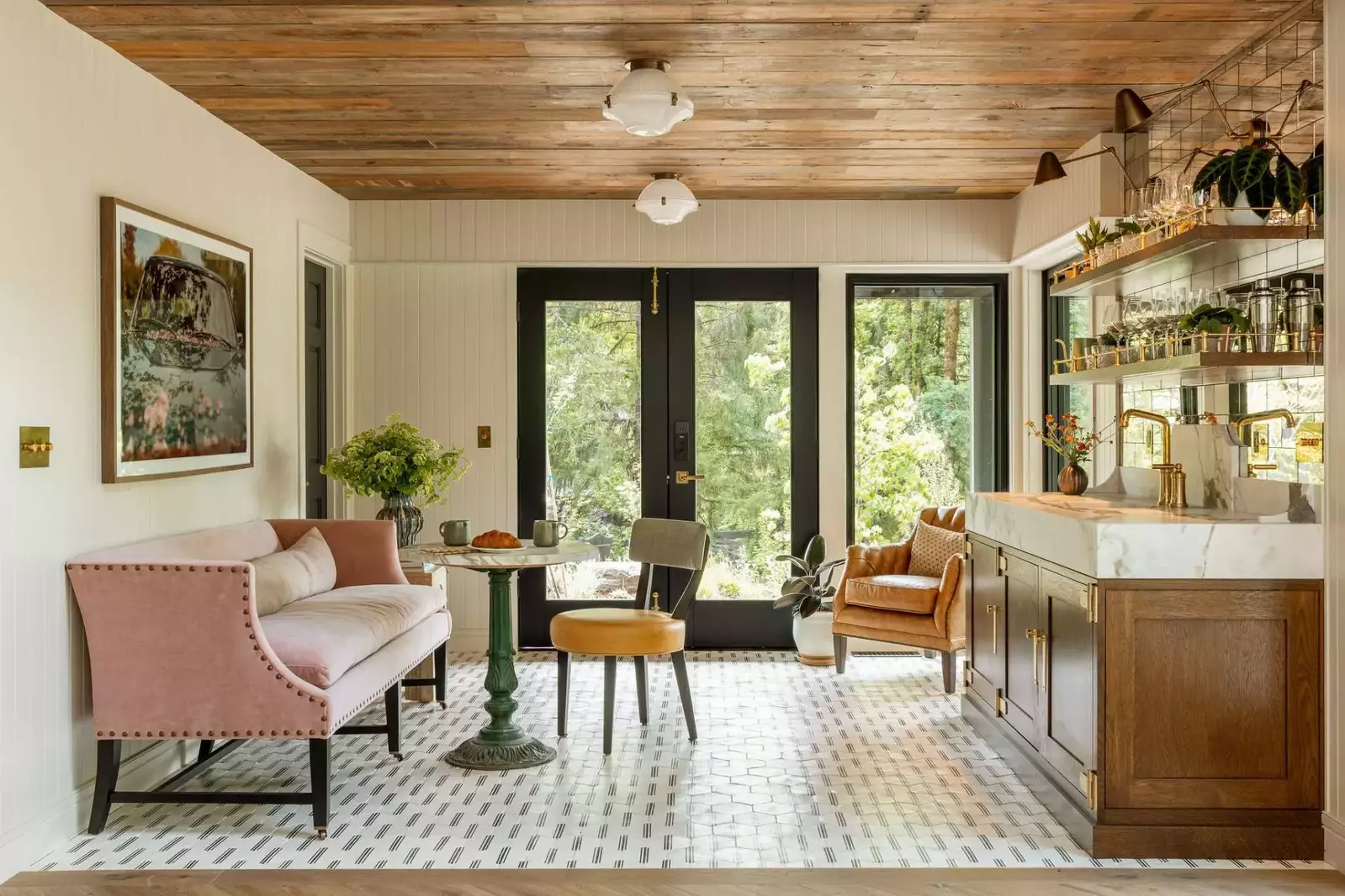 The additional lounge area in the Fern Lodge has exceptional decor.