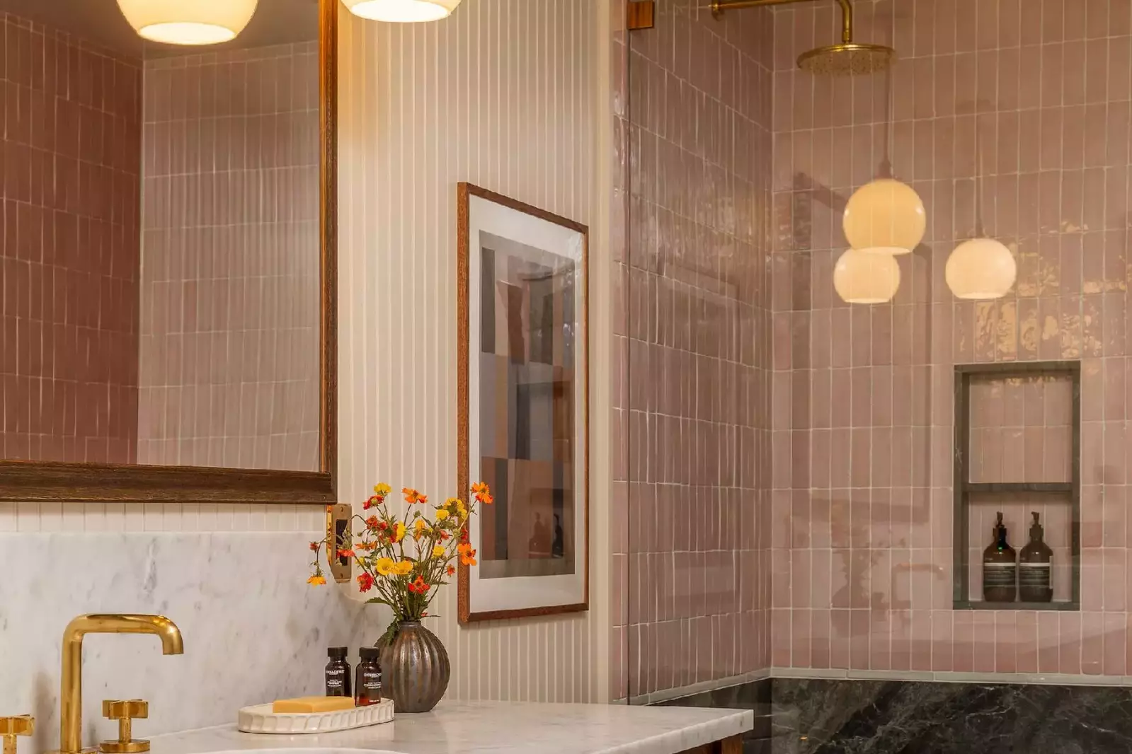 With 9 full bathrooms everyone staying here has ample privacy.