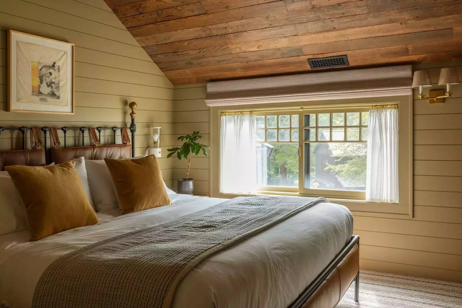 Enjoy the cozy cabin vibes of Primrose Hill.