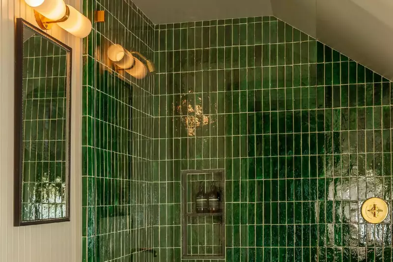 The shower is up to date and has excellent water pressure.