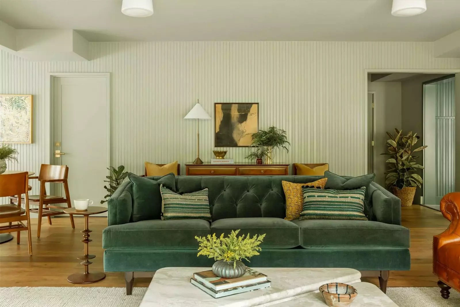 The Carly Hummingbird Cottage - Living Room