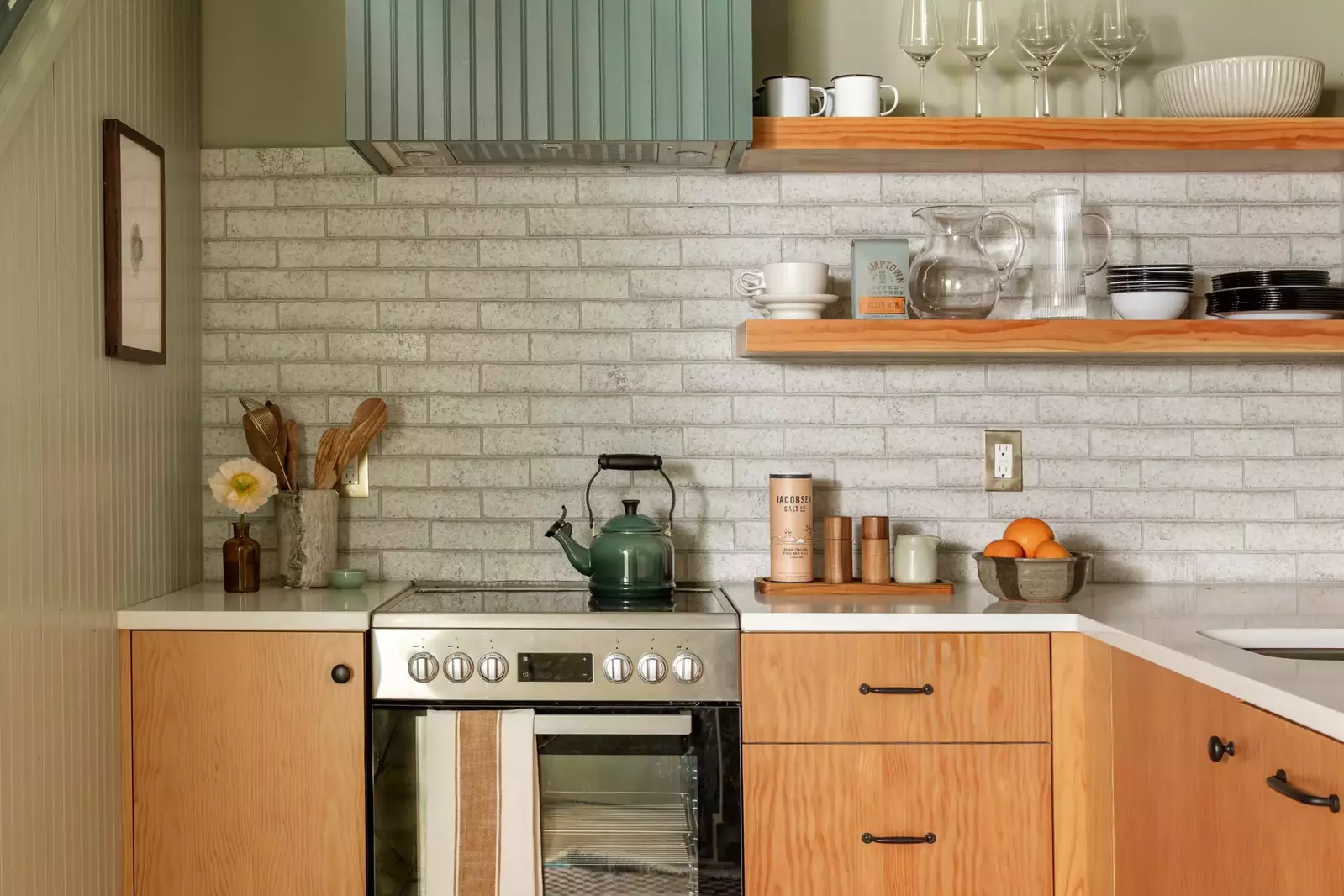 The Carly Hummingbird Cottage has its own full kitchen.