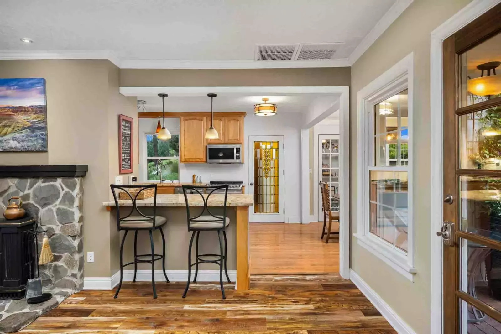 Enjoy a coffee on the breakfast island.