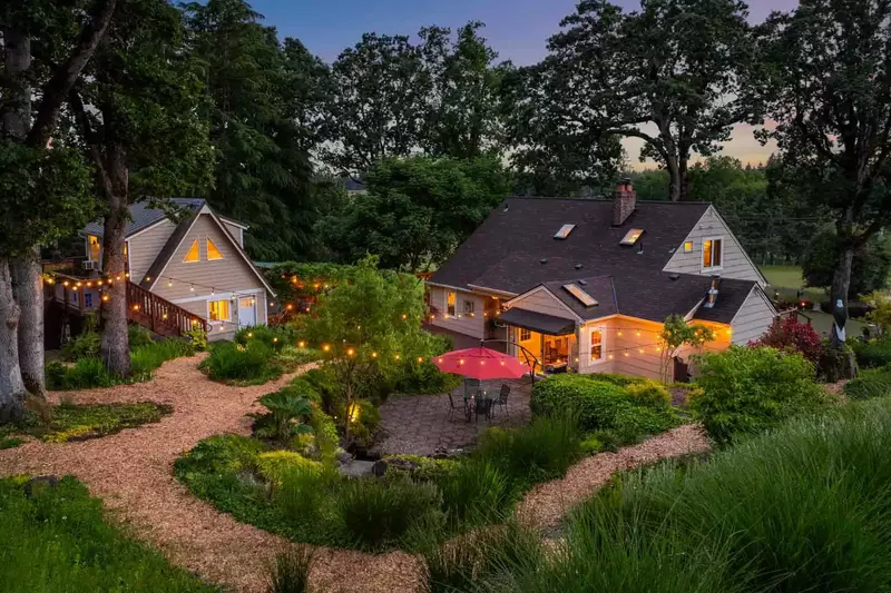 Hoffman Woods Estate is an ideal place to escape the hustle and bustle of a big city!