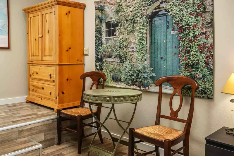 Please reach out with any questions about West Linn, the Willamette Valley, or this rental. We hope we get to host you soon!