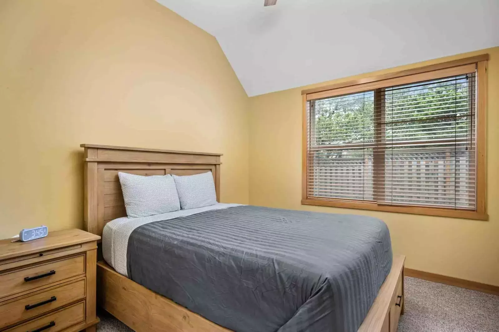 Sea You Later has one king bed and two queen beds.