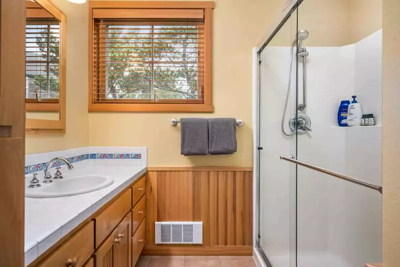 The shower is up to date and has excellent water pressure.