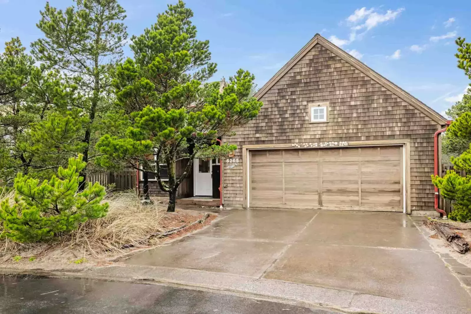 Pacific City is south of Cannon Beach & Seaside and north of Newport. Use this rental as a base camp to explore the Oregon Coast.