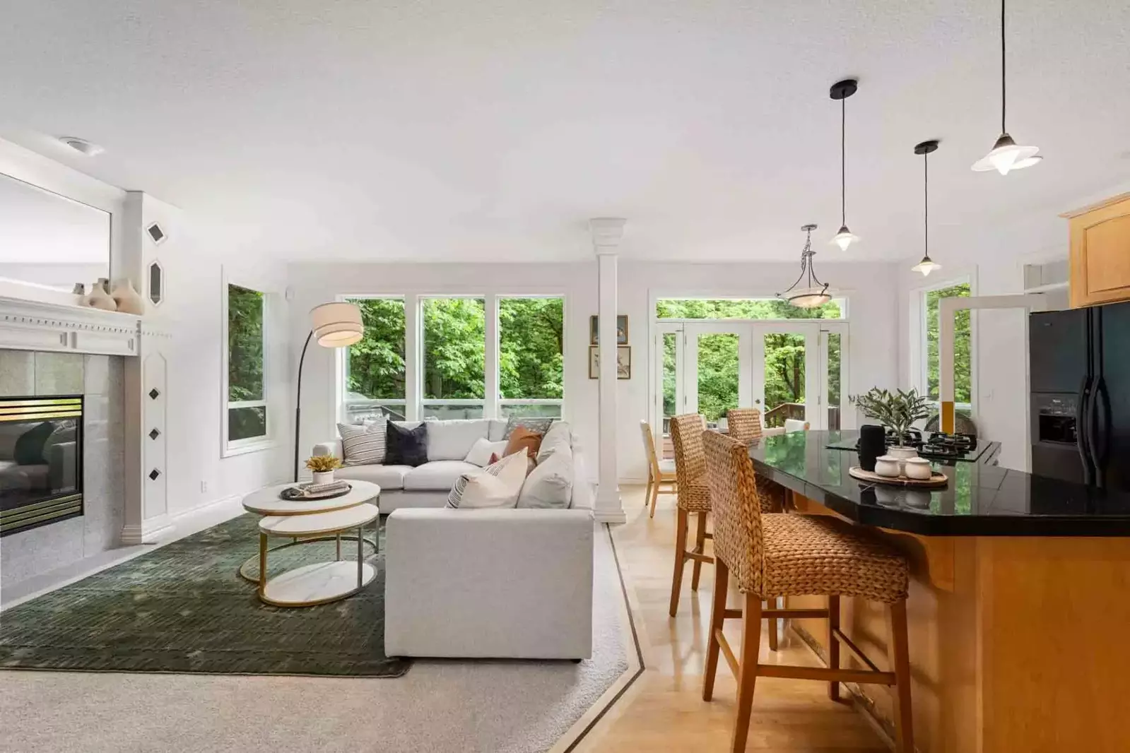 Coffee lovers are in luck as this rental provides coffee. There are also cute cafes in town!