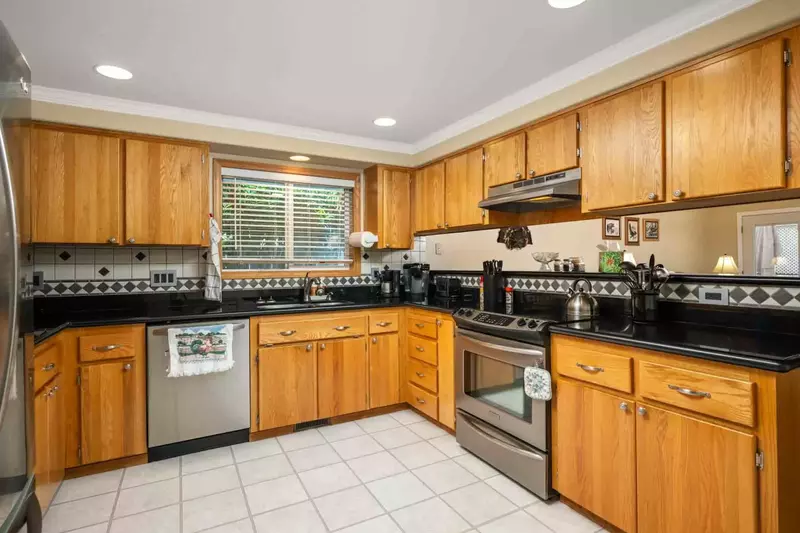 Cook delicious meals for breakfast, lunch, and dinner in this fully equipped kitchen.