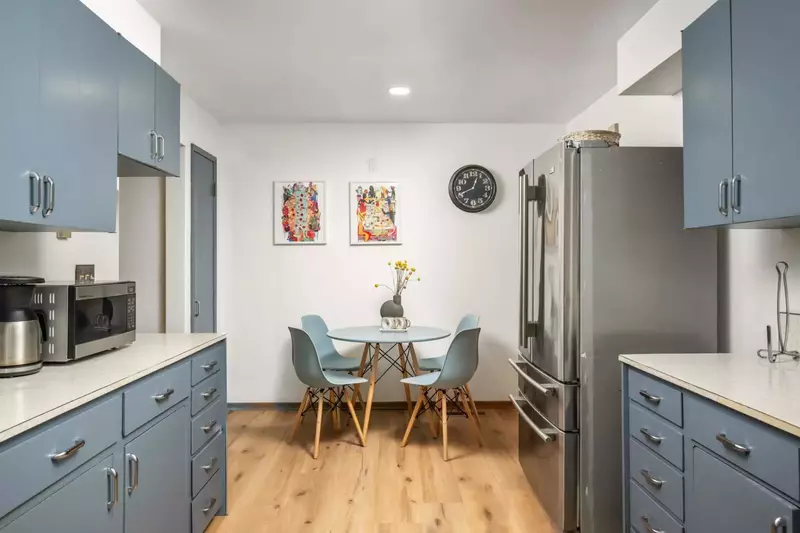 Enjoy a cup of coffee or tea in the breakfast nook.