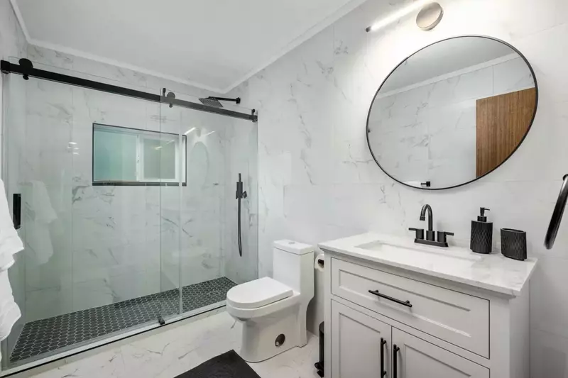 This bathroom is spacious and luxurious,