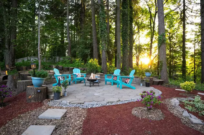 The Columbia River Gorge is a must-see natural wonder. It is full of waterfalls, hiking trails, historic buildings, great food, and more!