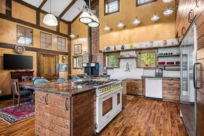 Cook delicious meals for breakfast, lunch, and dinner in this fully equipped kitchen. We suggest grabbing some ingredients from a local farm.