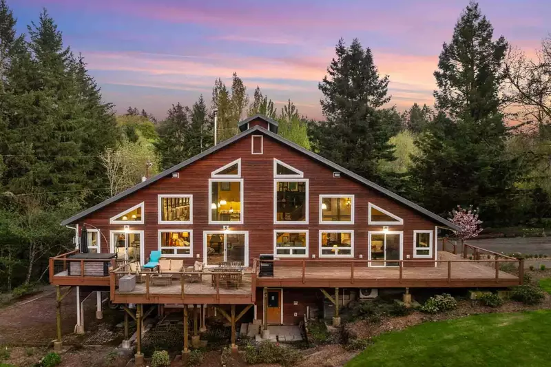 The evenings in the Oregon countryside are enchanting.