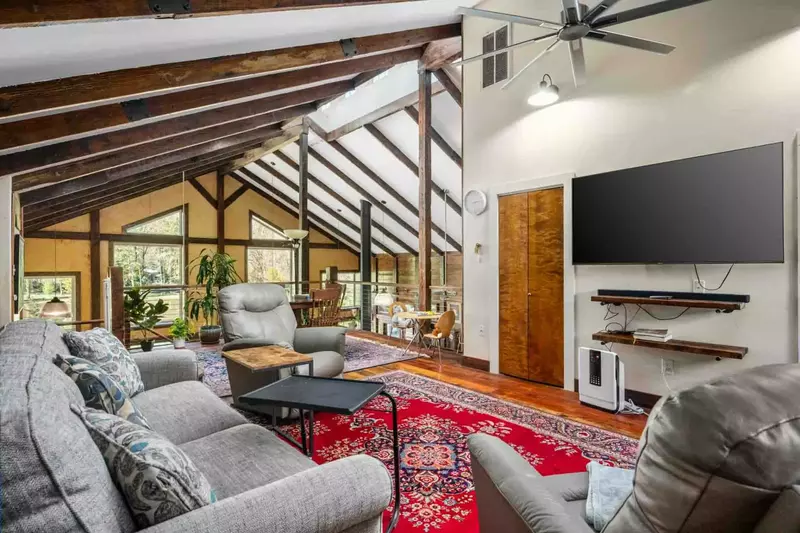 The tv is state of the art and the seating is very comfy!