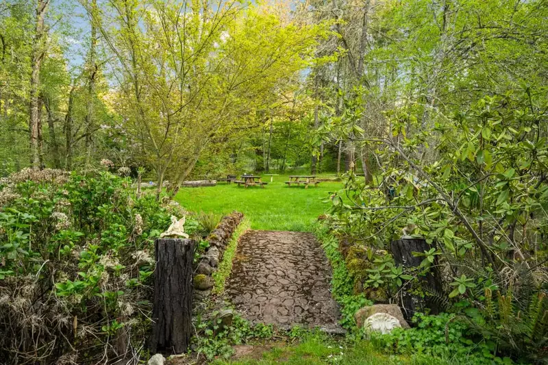 Oregon is full of natural wonders. Use this rental as a base camp to explore waterfalls, mountains, beaches, hot springs, and more!