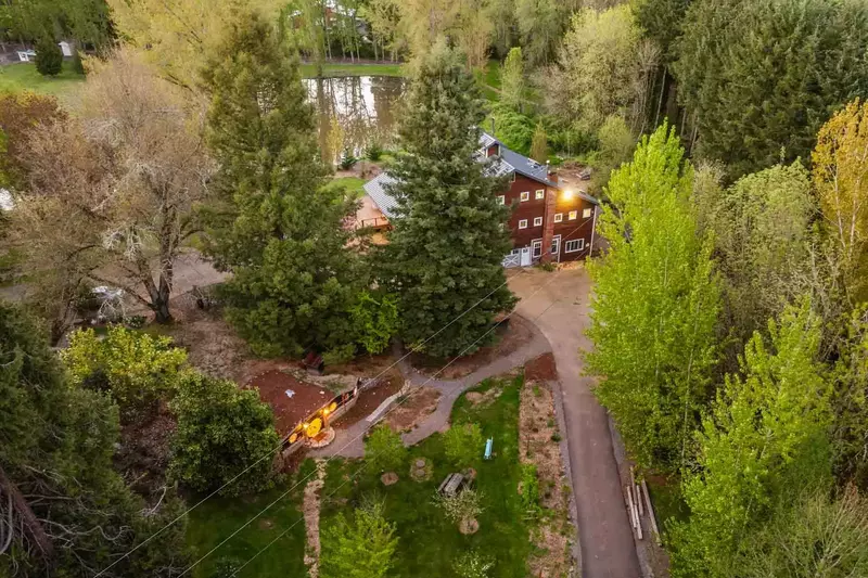 This rental also has a hot tub and a bbq to enjoy!