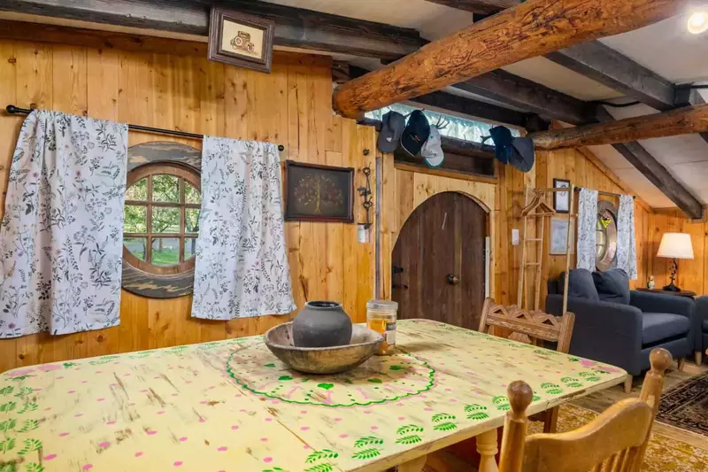 Relax in Hobbits Rest after a day exploring Oregon.