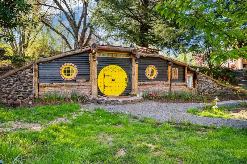 Staying here really feels like you have been transported to Bag End!