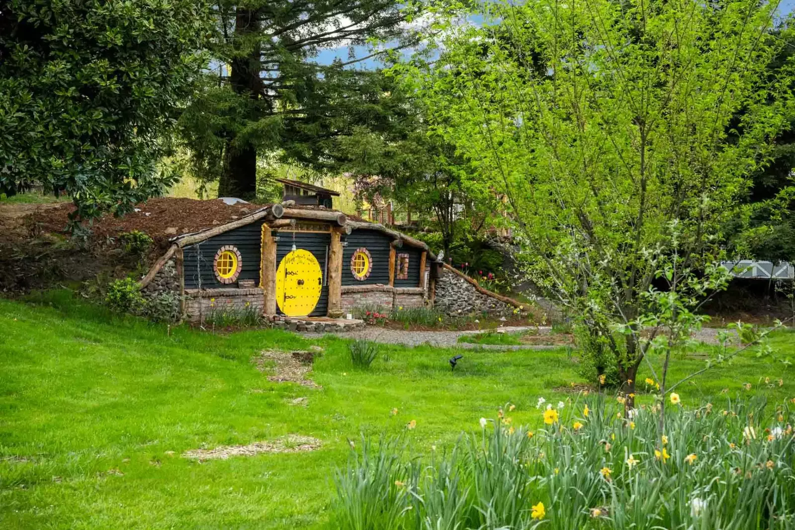 Hobbits Rest is located in the lovely countryside west of downtown Salem.