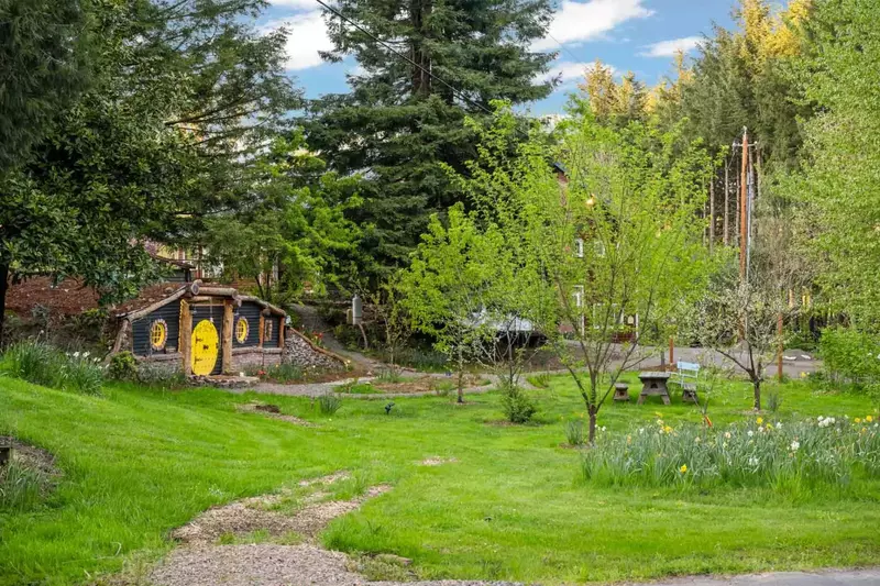 Salem is also part of the Willamette Valley. Make sure to explore the cute towns, local farms, and vineyards of this bountiful region.