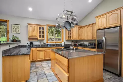 Cook delicious meals for breakfast, lunch, and dinner in this fully equipped kitchen. We suggest grabbing some ingredients from a local farm.