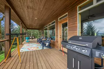 Relax on the deck looking out over the beautiful Willamette Valley.