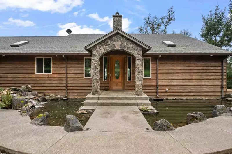 Nearby McMinnville offers many activities such as carriage rides, live music, stand up comedy, festivals, parades, karaoke, historic tours, and more!