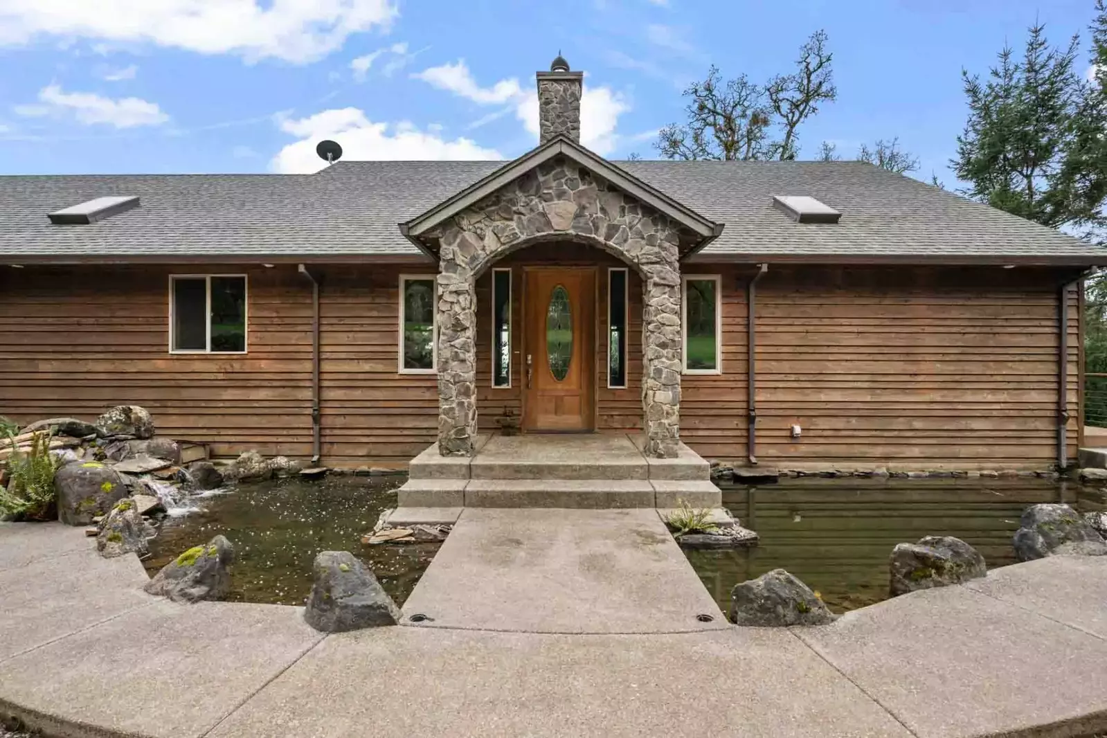 Nearby McMinnville offers many activities such as carriage rides, live music, stand up comedy, festivals, parades, karaoke, historic tours, and more!