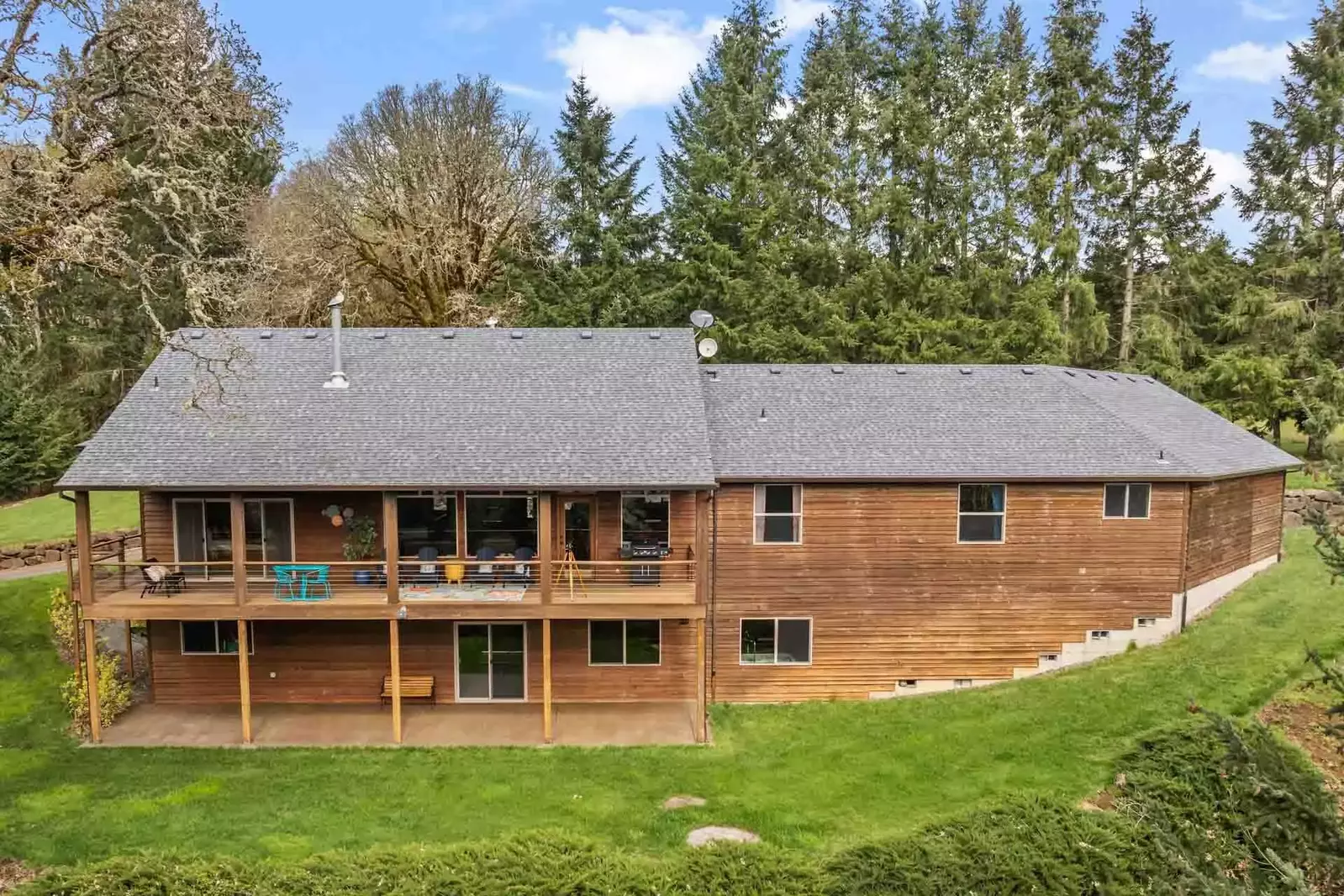 The yard is very well maintained and offers another place to relax and hang out.