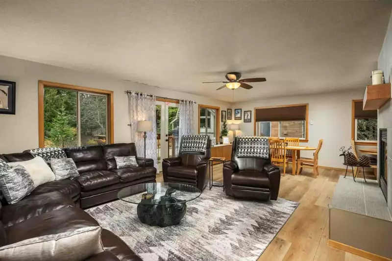 Relax in the cozy living room after a day exploring the Mt Hood.