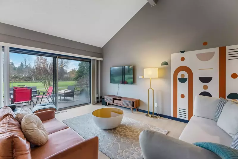 Golfview Ranch is decorated with a vintage 70s inspired theme.