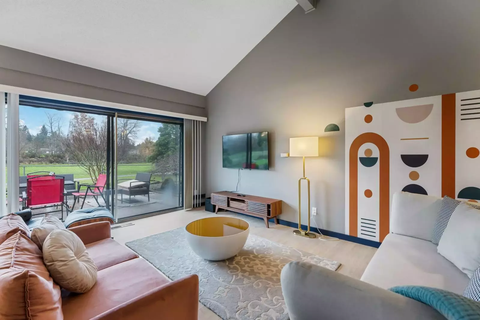 Golfview Ranch is decorated with a vintage 70s inspired theme.