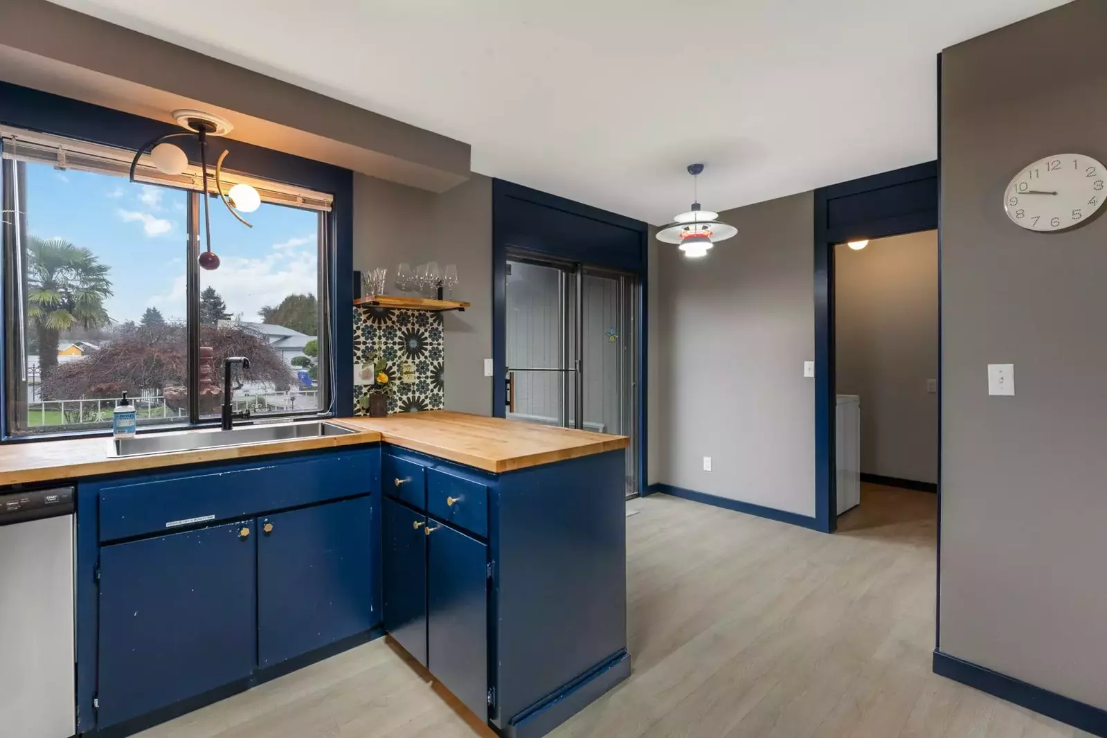 Cook delicious meals for breakfast, lunch, and dinner in this fully equipped kitchen. We suggest grabbing some ingredients from a local farm.