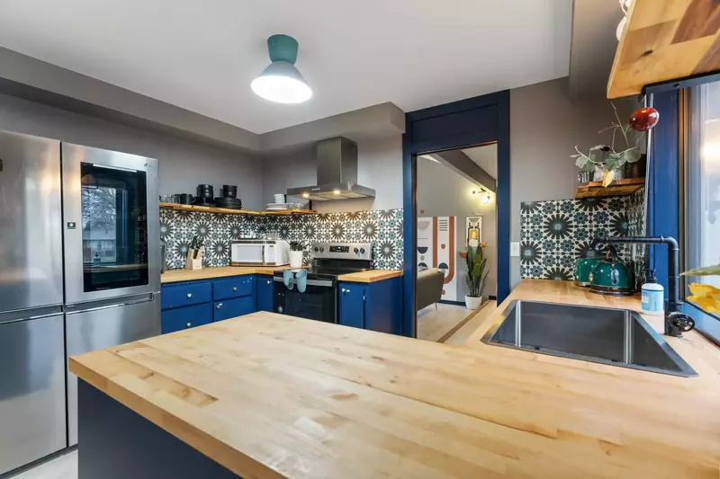 The kitchen at this rental is well stocked with up to date amenities. It's a perfect place to prepare a quick snack or a sumptuous feast!