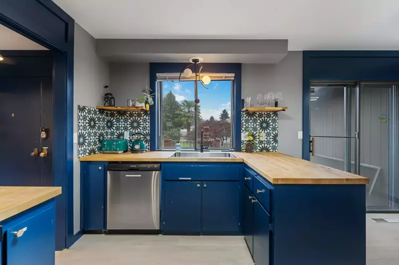 Work on dinner while enjoying the view.