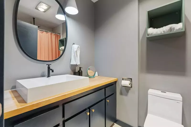 Another ornately designed bathroom.