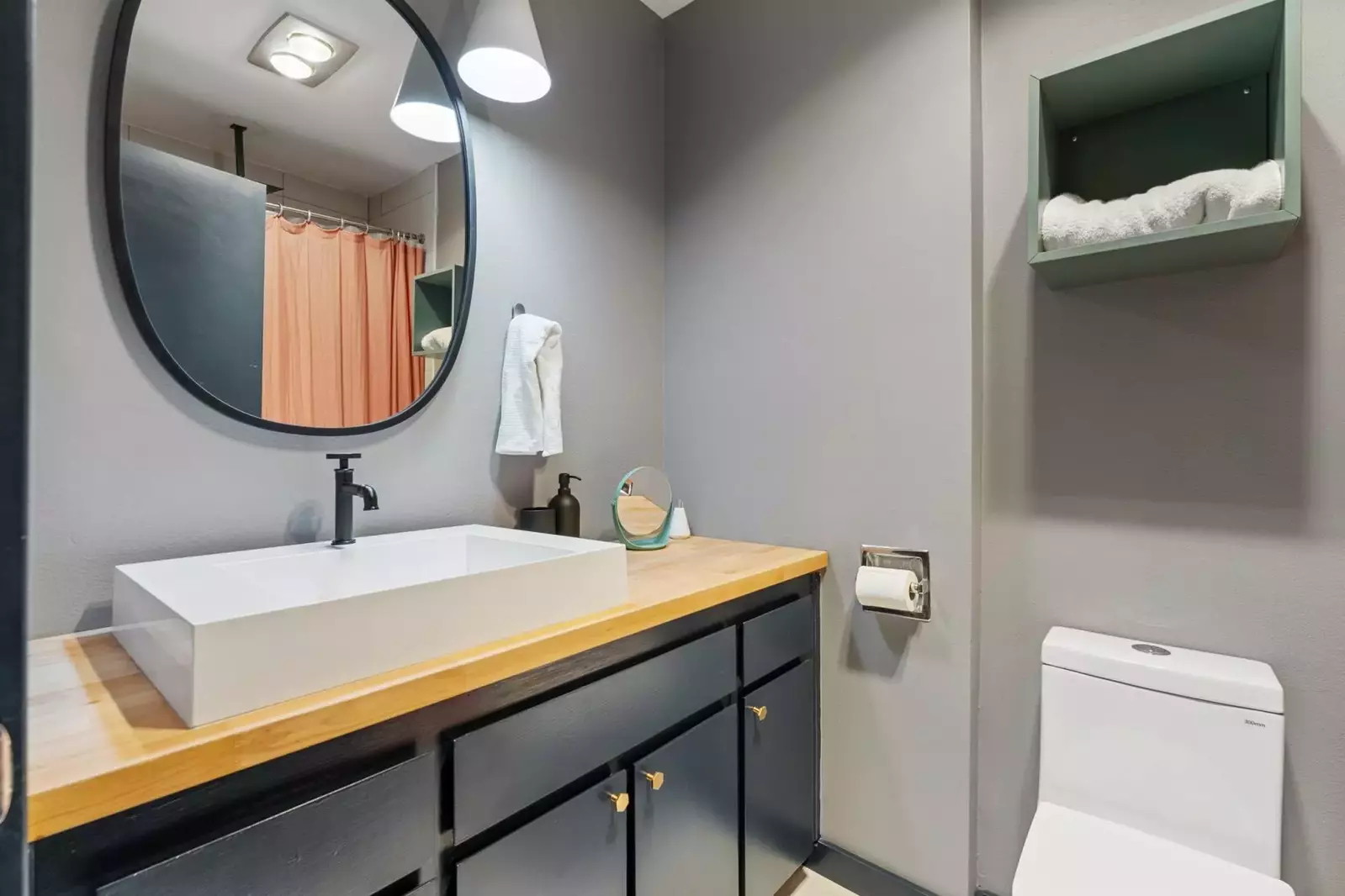 Another ornately designed bathroom.