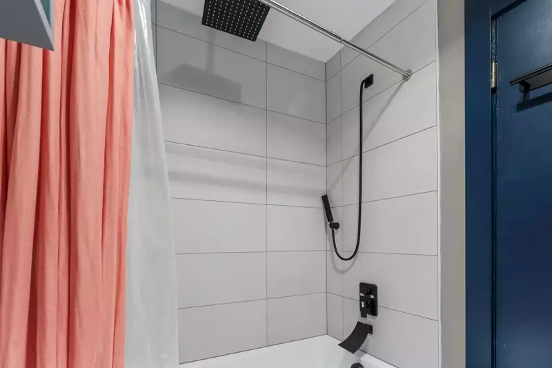 Another shower with excellent water pressure.