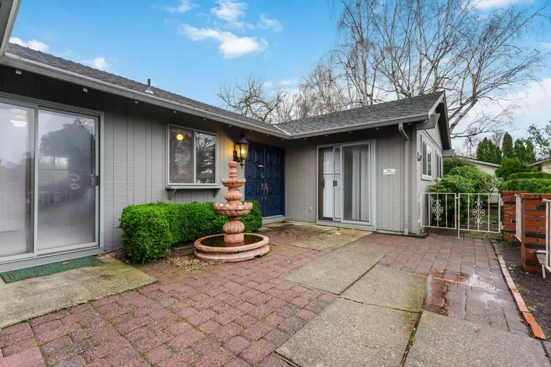 The Columbia River Gorge is a must-see natural wonder. It is full of waterfalls, hiking trails, historic buildings, great food, and more!