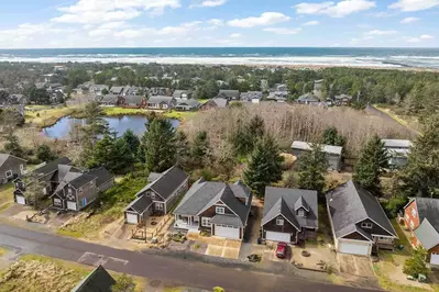 The Nedonna Nest is at the north end of Rockaway Beach at the mouth of the Nehalem River.
