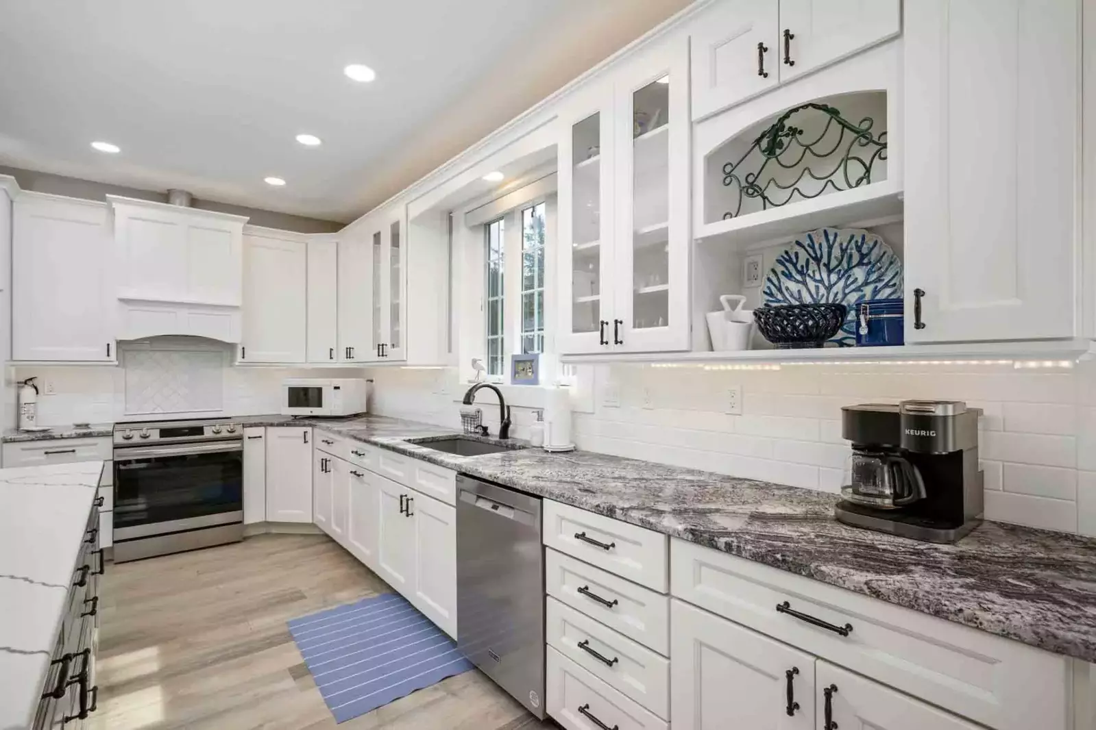 Coffee lovers are in luck as this rental provides coffee. There are also cute cafes a short distance away.