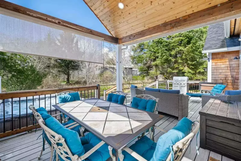 Nedonna Beach is just south of Nehalem Bay, which has cute towns like Nehalem, Wheeler, and Manzanita.