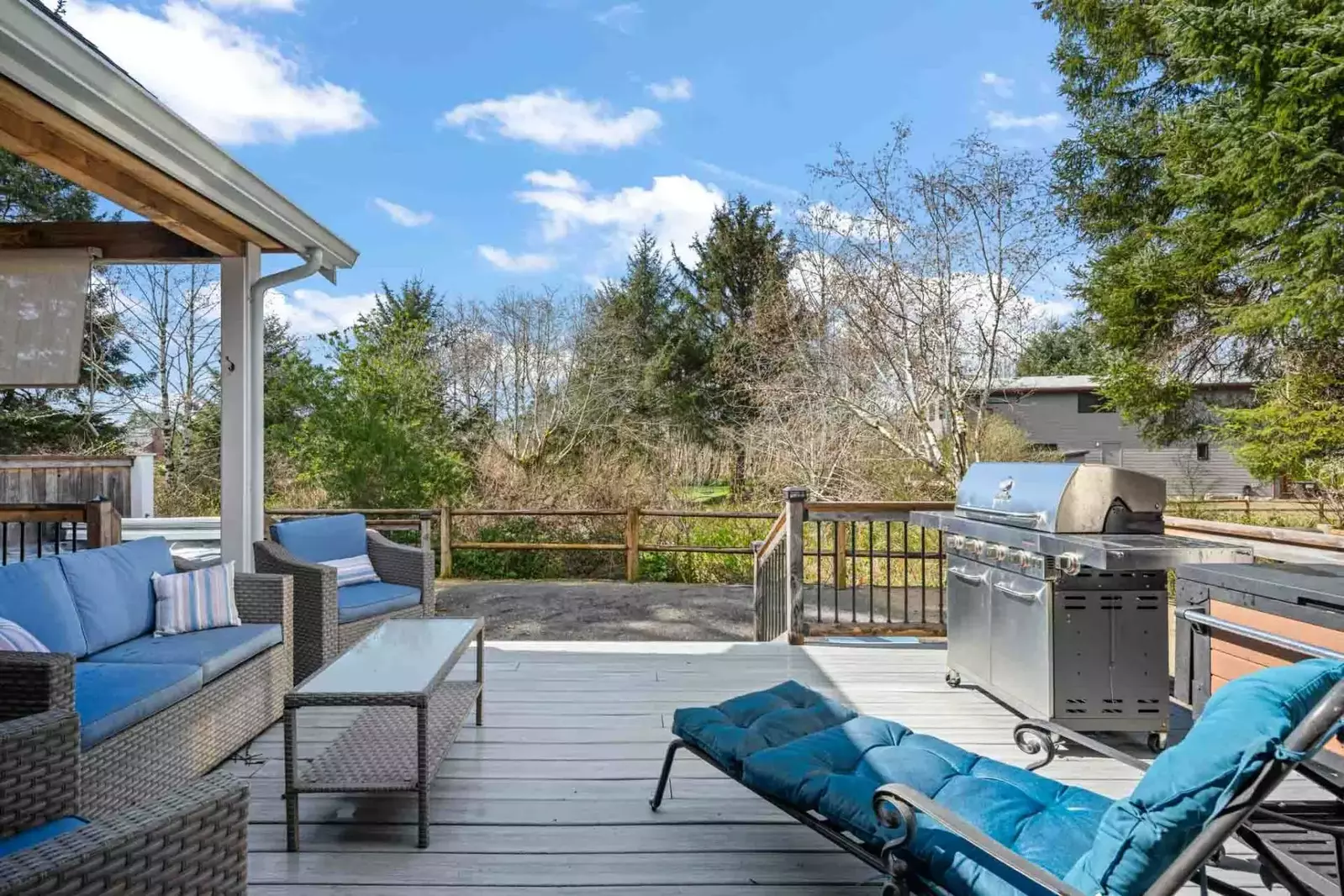 Have an outing catching food for the grill in the Nehalem Bay.