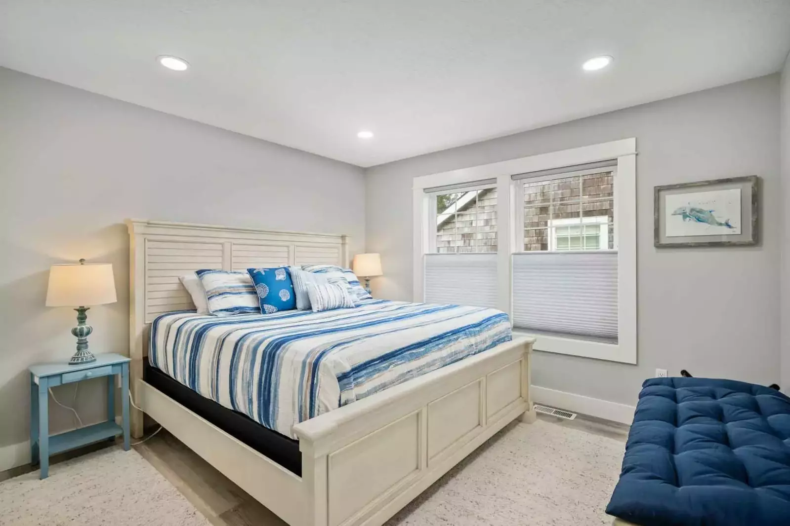 Another very comfortable bedroom.